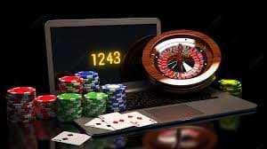 Myanmar National League ဘောလုံးပွဲ ကြည့်ကာ Sportsbook လောင်းကြေးထိုးနေသော ပရိသတ်များ